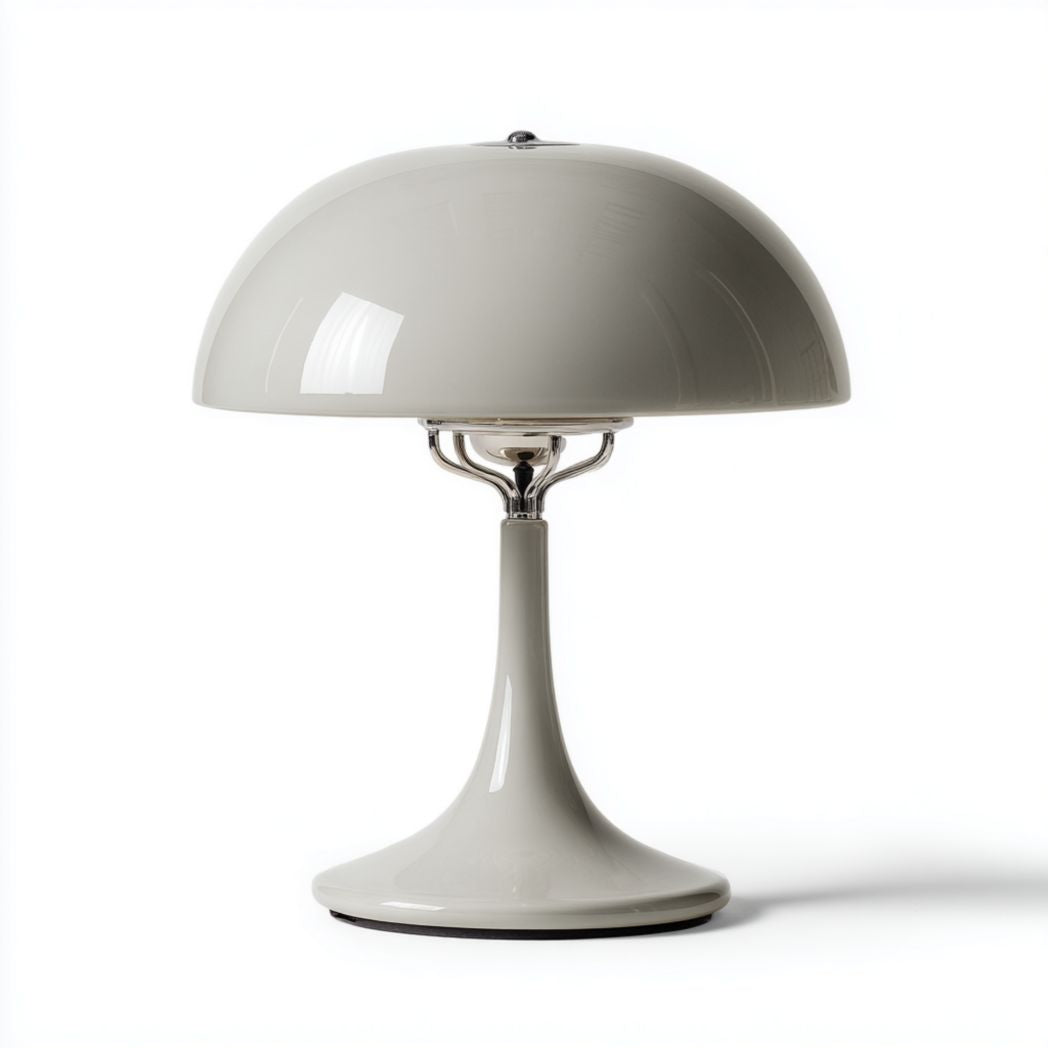 Lampada da tavolo in metallo bianco con paralume a cupola e struttura cromata