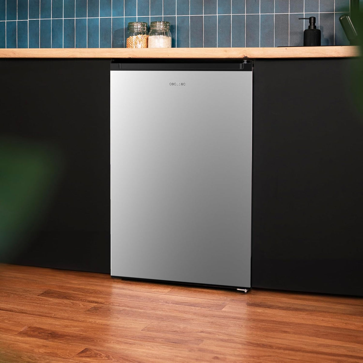Cecotec Mini Frigo Portatile Bolero CoolMarket TT 133L Inox. Frigo Mini 133L, 83,5 cm Altezza, Porta Reversibile, Crisper Box, LED Interno, Defrost, Controllo Temperatura Meccanico