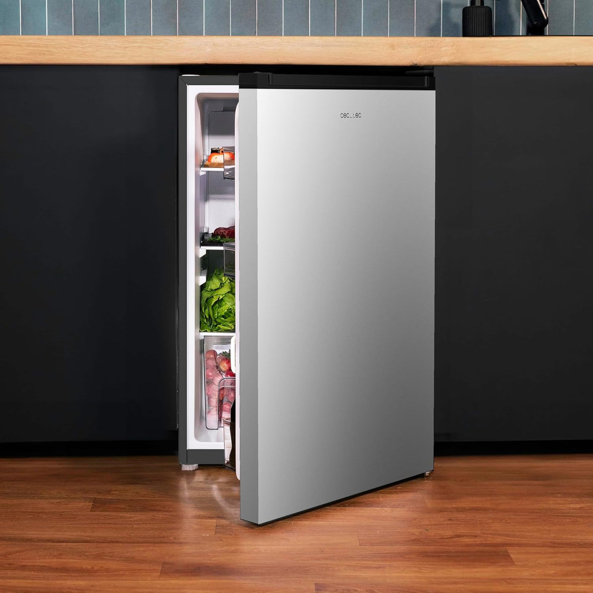 Cecotec Mini Frigo Portatile Bolero CoolMarket TT 133L Inox. Frigo Mini 133L, 83,5 cm Altezza, Porta Reversibile, Crisper Box, LED Interno, Defrost, Controllo Temperatura Meccanico